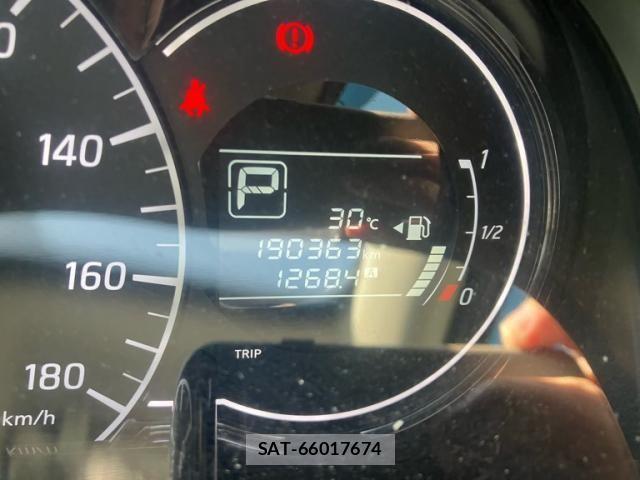 Nissan NOTE 2014-07 8100963-12