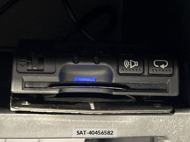 Nissan NOTE 2018-01 8100933-6