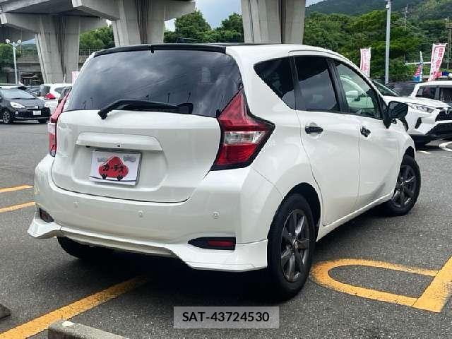 Nissan NOTE 2018-03 8100917-2