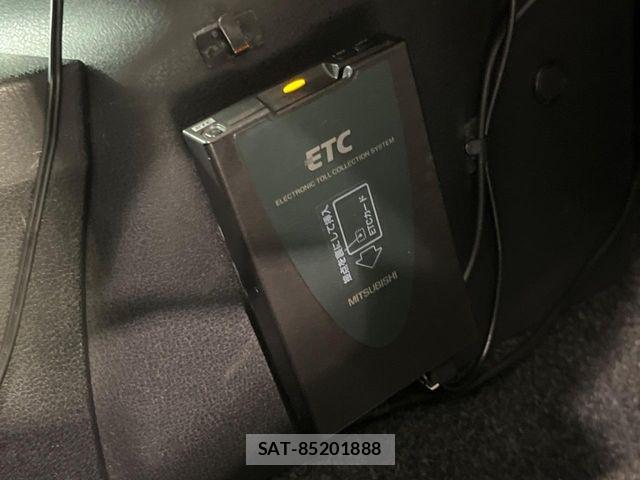 Nissan NOTE 2013-06 8131705-6