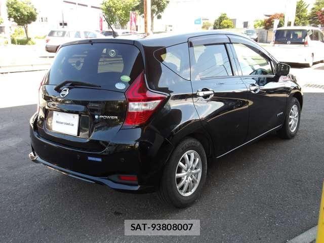 Nissan NOTE 2017-11 8131699-1