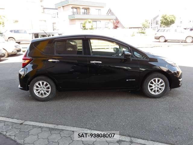 Nissan NOTE 2017-11 8131699-5