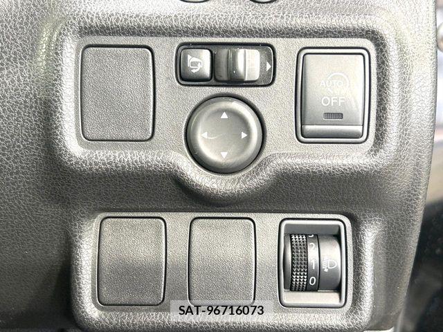 Nissan NOTE 2013-04 8146366-3