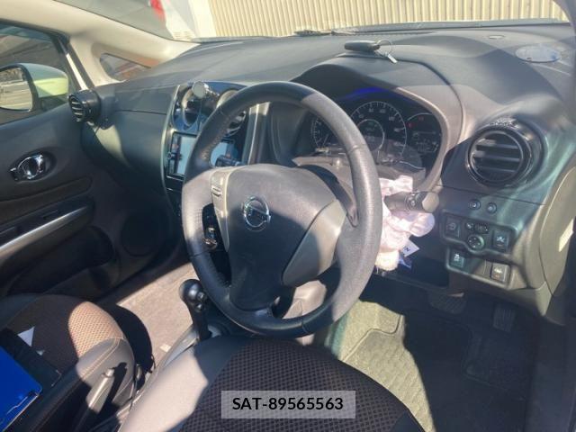 Nissan NOTE 2015-08 8146367-12