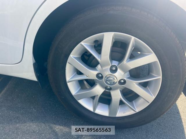 Nissan NOTE 2015-08 8146367-6