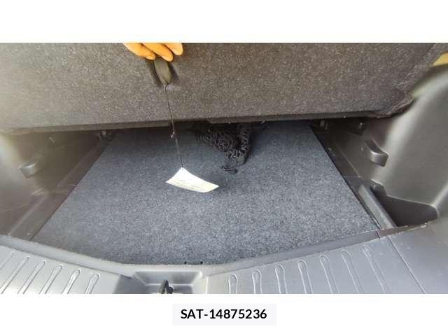 Nissan NOTE 2017-09 8158941-16