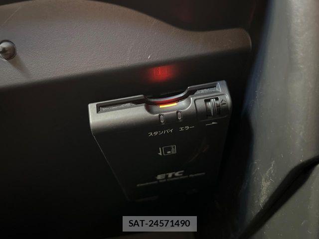 Nissan NOTE 2017-07 8158943-6