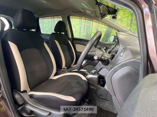 Nissan NOTE 2017-07 8158943-7