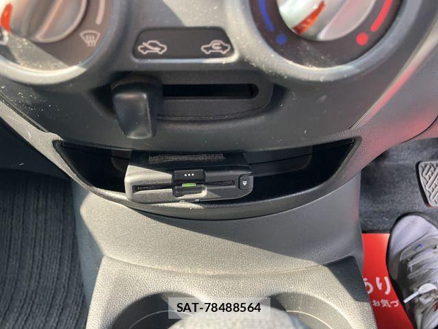 Nissan NOTE 2013-09 8158945-7