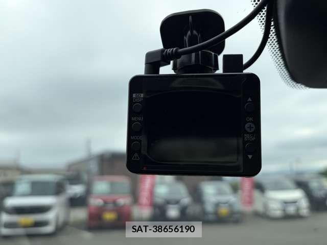 Nissan NOTE 2017-03 8209290-13