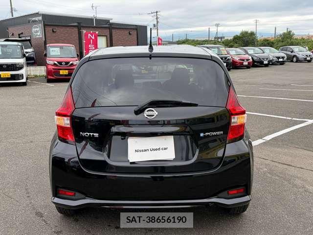 Nissan NOTE 2017-03 8209290-18