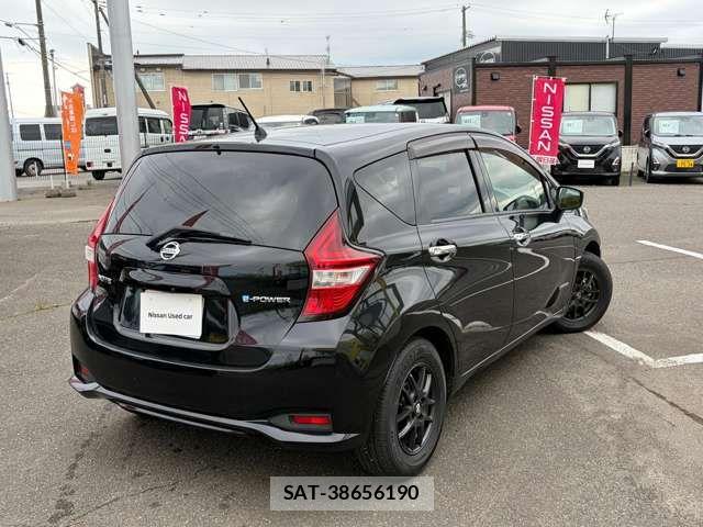 Nissan NOTE 2017-03 8209290-1