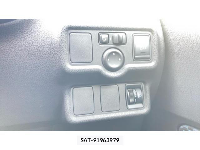 Nissan NOTE 2013-01 8209318-19