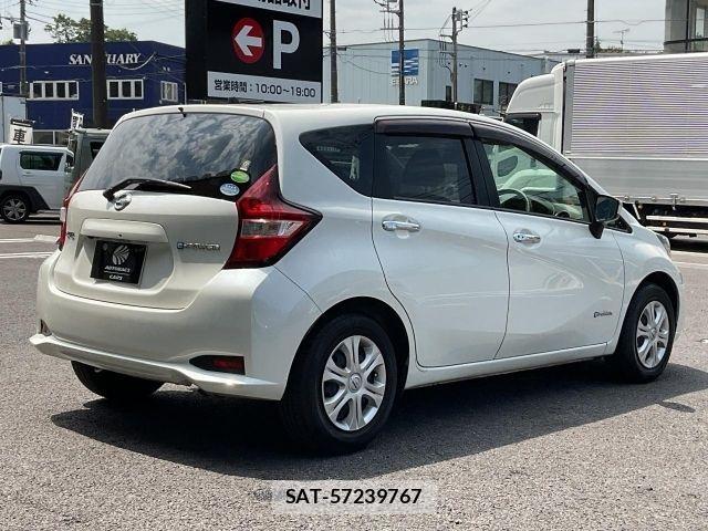 Nissan NOTE 2016-11 8209287-2
