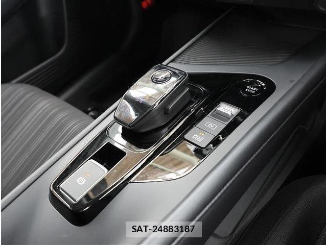 Nissan NOTE 2024-12 8209258-9