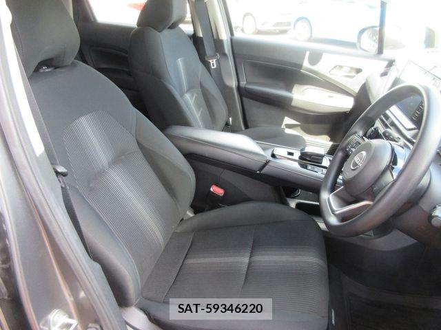 Nissan NOTE 2022-11 8209262-8