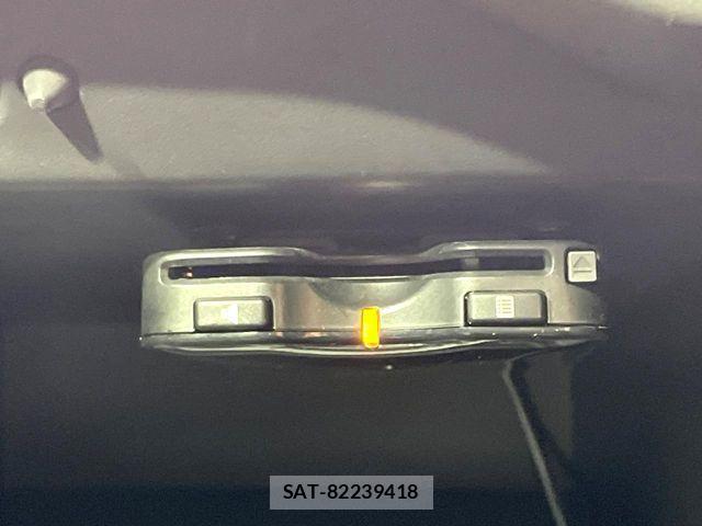 Nissan NOTE 2015-08 8209298-5