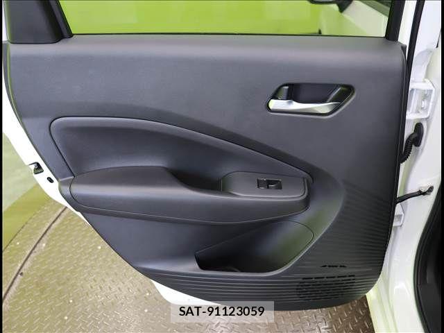 Nissan NOTE 2022-11 8209268-21
