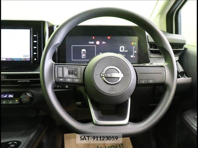 Nissan NOTE 2022-11 8209268-8