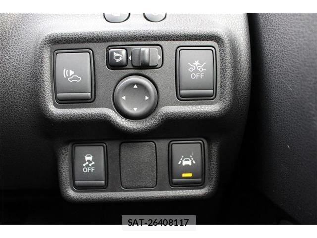 Nissan NOTE 2017-04 8209280-5