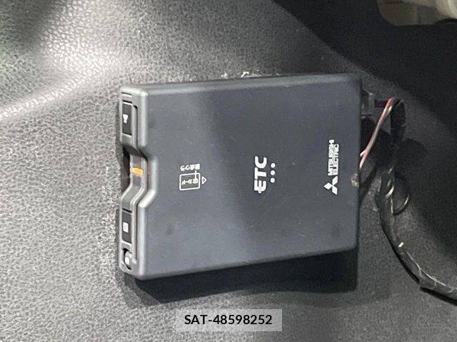 Nissan NOTE 2019-02 8209281-5