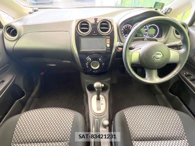 Nissan NOTE 2013-09 8209300-1