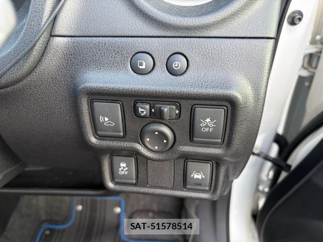 Nissan NOTE 2018-03 8209308-9