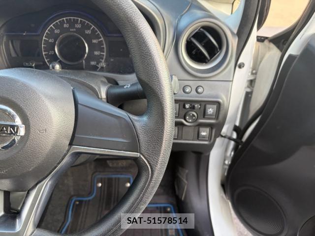 Nissan NOTE 2018-03 8209308-13