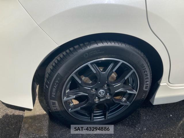 Nissan NOTE 2017-03 8231143-4
