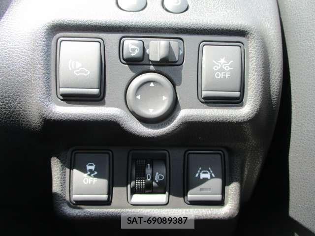 Nissan NOTE 2017-07 8231144-12