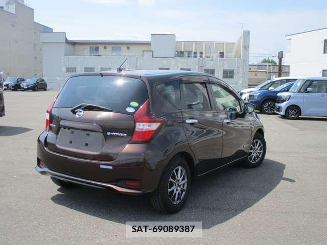 Nissan NOTE 2017-07 8231144-1