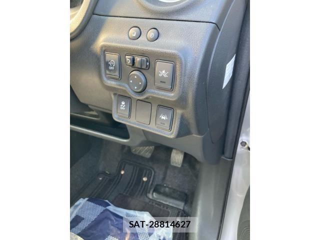 Nissan NOTE 2015-11 8231147-13