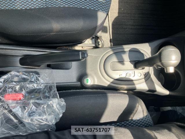 Nissan NOTE 2013-08 8231157-23