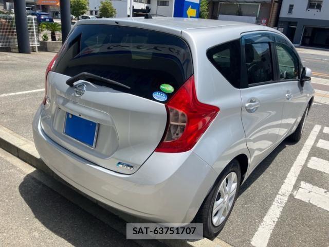Nissan NOTE 2013-08 8231157-4