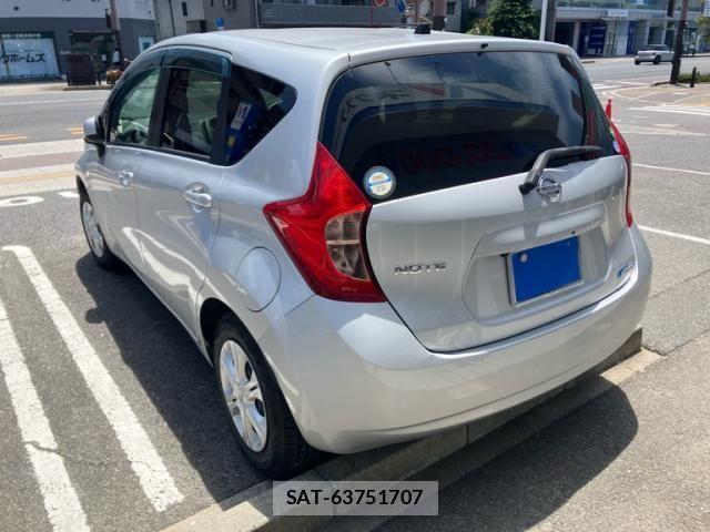 Nissan NOTE 2013-08 8231157-5