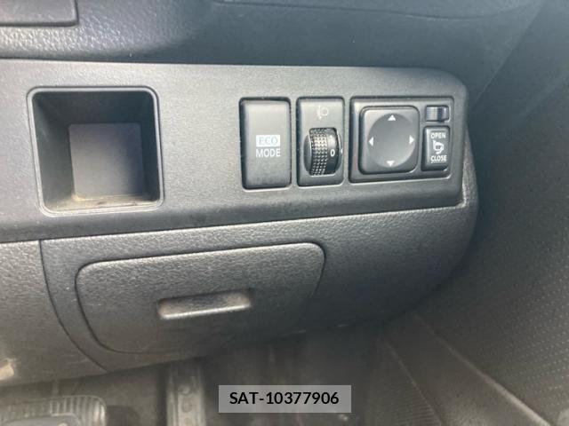 Nissan NOTE 2011-06 8231154-15