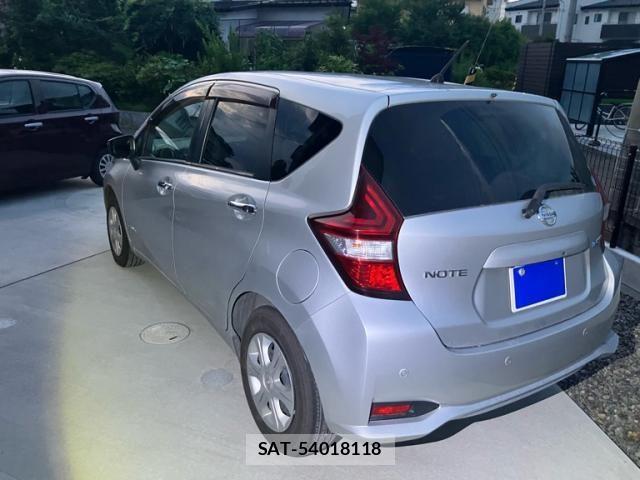 Nissan NOTE 2018-03 8231151-5