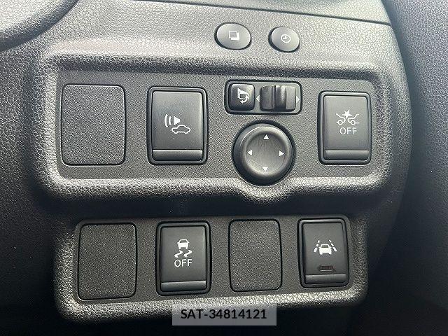 Nissan NOTE 2018-06 8246215-17