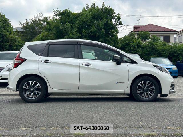 Nissan NOTE 2018-02 8246222-3