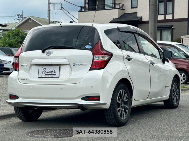 Nissan NOTE 2018-02 8246222-4