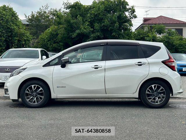 Nissan NOTE 2018-02 8246222-7