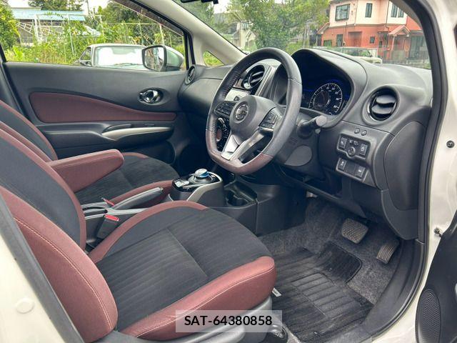 Nissan NOTE 2018-02 8246222-8