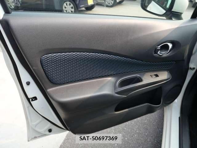 Nissan NOTE 2015-02 8246230-12