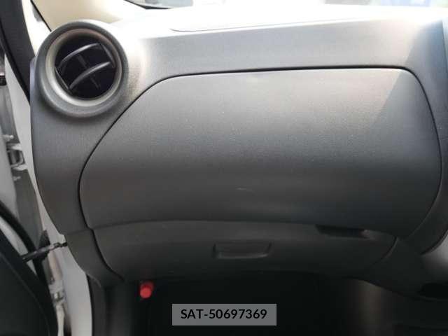 Nissan NOTE 2015-02 8246230-19