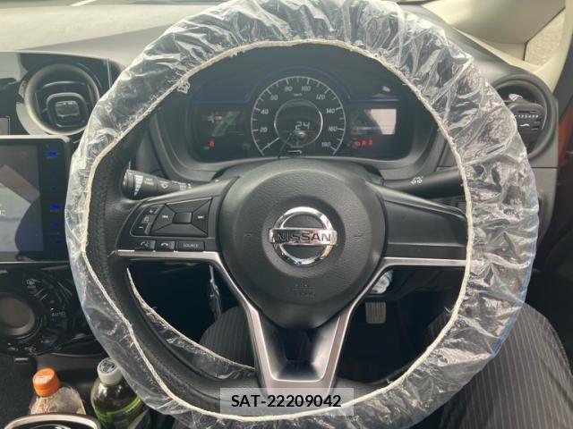 Nissan NOTE 2016-11 8246227-15