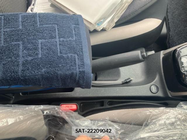 Nissan NOTE 2016-11 8246227-22