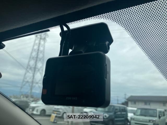 Nissan NOTE 2016-11 8246227-24
