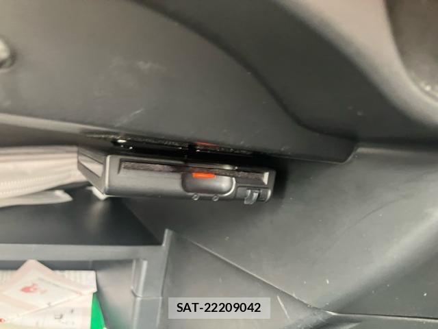 Nissan NOTE 2016-11 8246227-26