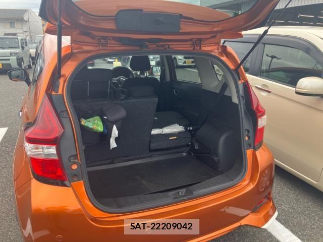 Nissan NOTE 2016-11 8246227-5