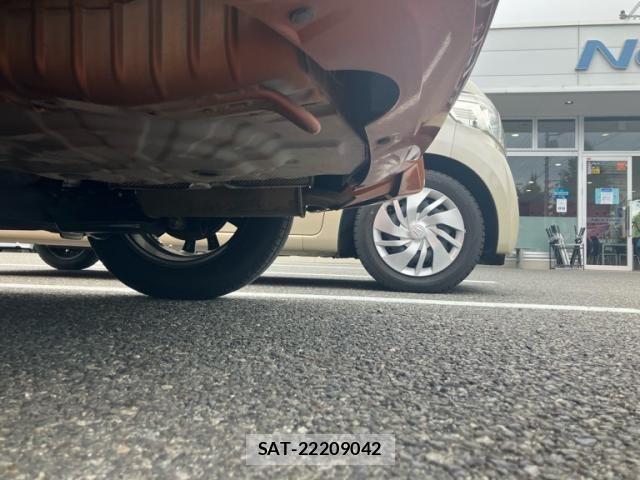 Nissan NOTE 2016-11 8246227-6
